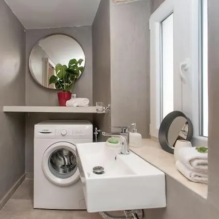 Newly Renovated 1730's Venetian Loft *