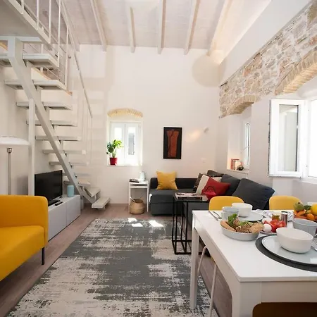Newly Renovated 1730's Venetian Loft *
