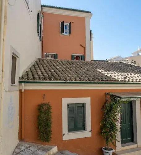 Newly Renovated 1730's Venetian Loft