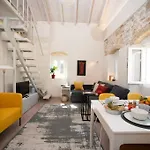 Newly Renovated 1730's Venetian Loft *