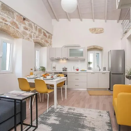 Newly Renovated 1730's Venetian Loft Apartman *