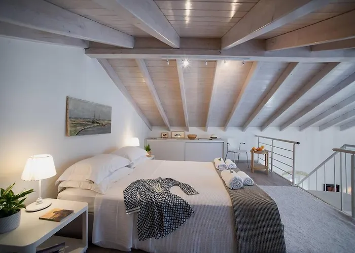 Newly Renovated 1730's Venetian Loft *