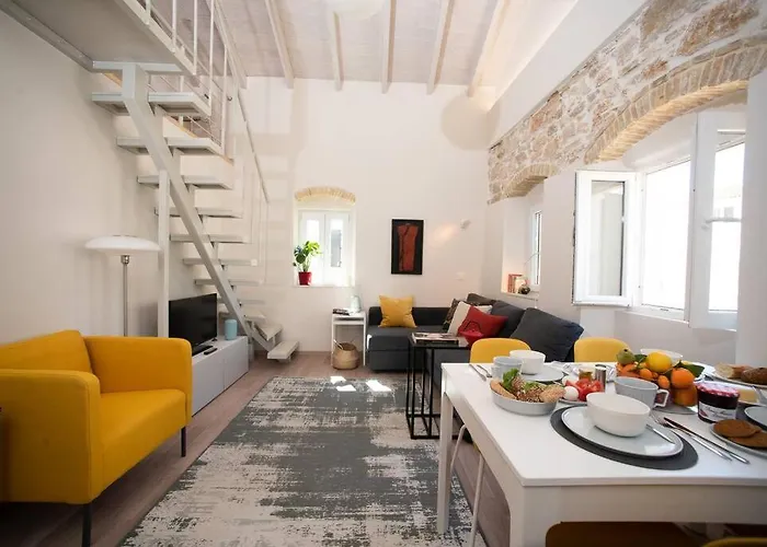 Newly Renovated 1730's Venetian Loft *